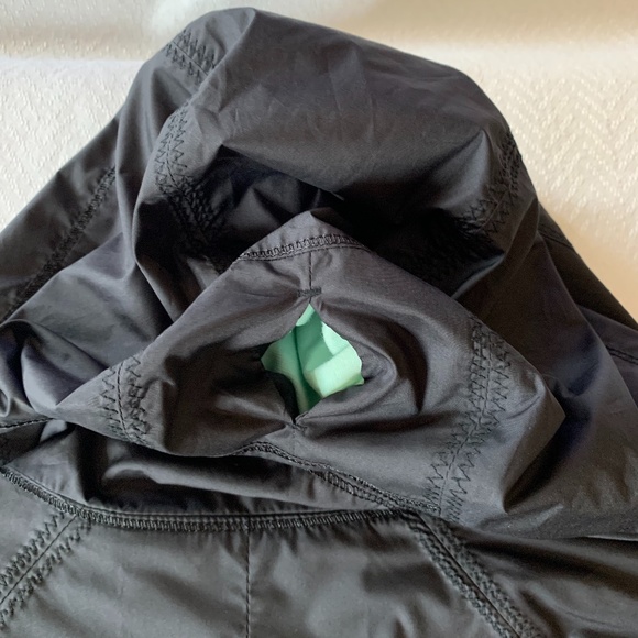 Lululemon Give Up and Glow Jacket, Size 4 (RARE) - Picture 8 of 14